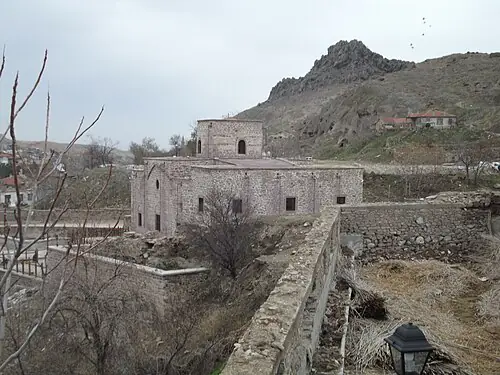 Sille ve arkasındaki kayalıklar