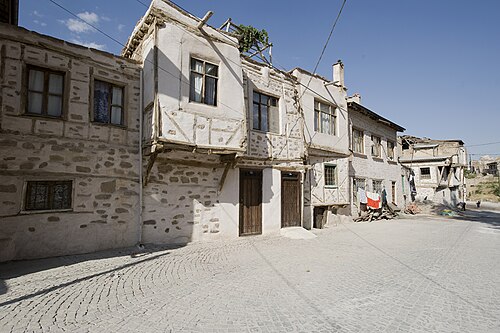Toprak damlı taş evler